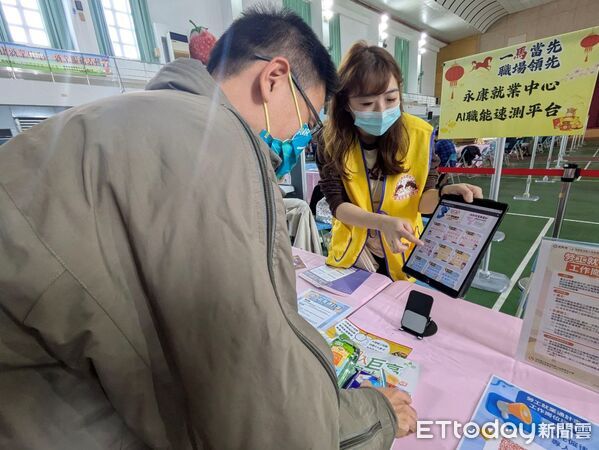 ▲雲嘉南分署轄下嘉義、永康就業中心雙雙榮獲「TSAA台灣永續行動獎」，創下勞動部所屬機關首次獲獎紀錄。（記者林東良翻攝，下同）