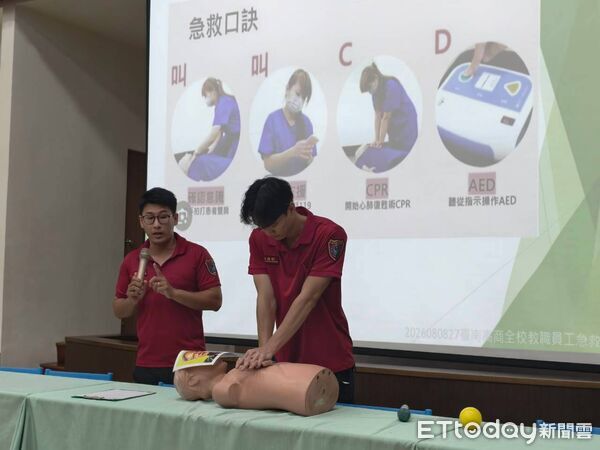 ▲台南市消防局第七大隊南門分隊前往台南家商，辦理防火及消防器材操作宣導。（記者林東良翻攝，下同）