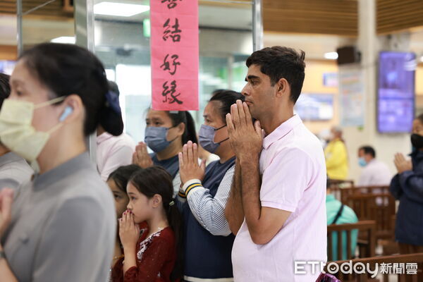 ▲▼尼泊爾來到台灣定居15年的潘迪安，從妻子口中得知花蓮慈院要辦祈福會，就決定一定要帶著妻子與女兒來參加。（圖／慈濟醫學中心提供，下同）