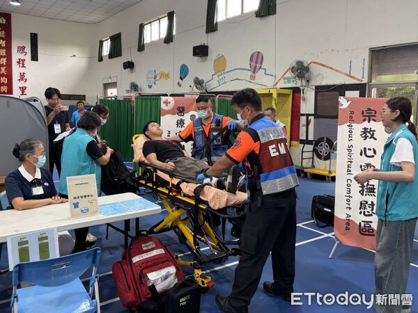 ▲台南市將軍區公所辦理避難收容處所開設演練，模擬地震引發複合型大規模災害。（記者林東良翻攝，下同）