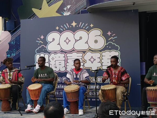 ▲「2026出鏡嘉年華 Cosplay大遊行暨多元文化展」29、30日將在藍晒圖文創園區登場，市長黃偉哲與菲律賓駐台貴賓交流合影，展現台南與國際接軌的城市特色。記者林東良翻攝，下同）