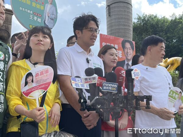 ▲▼沈伯洋東湖五分市場掃街。（圖／記者杜冠霖攝）