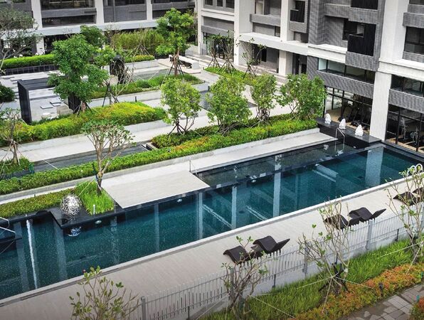 許芊芊婚後與夫購入距離趙建銘診所10分鐘車程，要價逾2,000萬元的重劃區豪宅「松丹達麗」。（翻攝松丹達麗臉書）