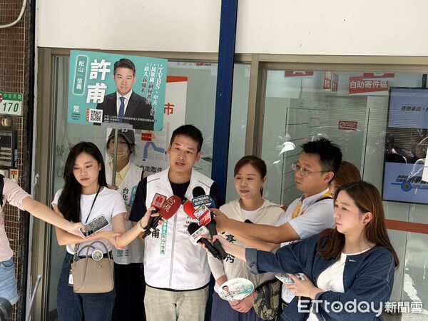 ▲▼李彥秀陪同民眾黨議員參選人許甫掃街。（圖／記者陳家祥攝）