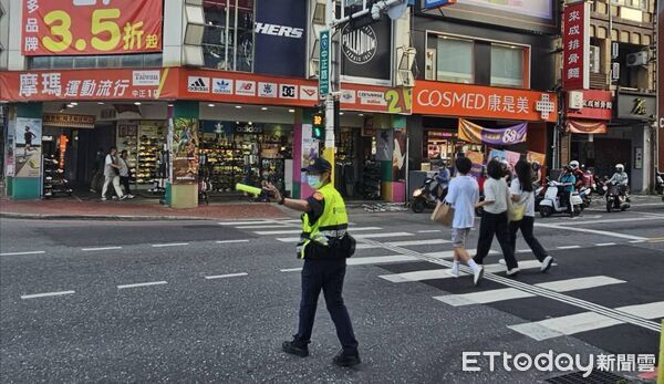 ▲開幕當天踩街遊行,花蓮警方全面啟動安全維護及交通疏導。(圖/花蓮警分局提供,下同)