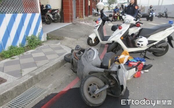▲▼林男騎車左轉時，遭對向2輛汽車連續撞擊，命危送醫宣告不治。（圖／記者陸運陞攝）