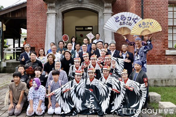 ▲「2026總爺和風文化祭—高知縣傳統工藝特展」29日在總爺藝文中心開幕,台南市長黃偉哲與高知縣副知事西森裕哉等人共同出席。(記者林東良翻攝,下同)