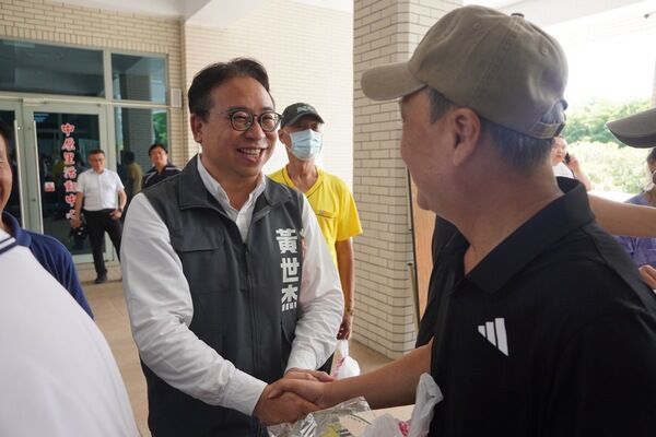 ▲黃世杰出席市議員黃崇真舉辦的「心桃園問政說明會」