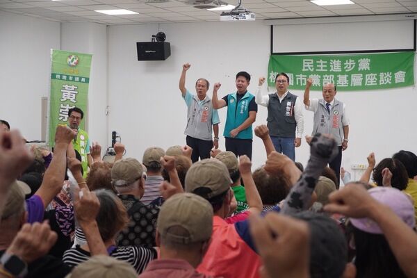 ▲黃世杰出席市議員黃崇真舉辦的「心桃園問政說明會」