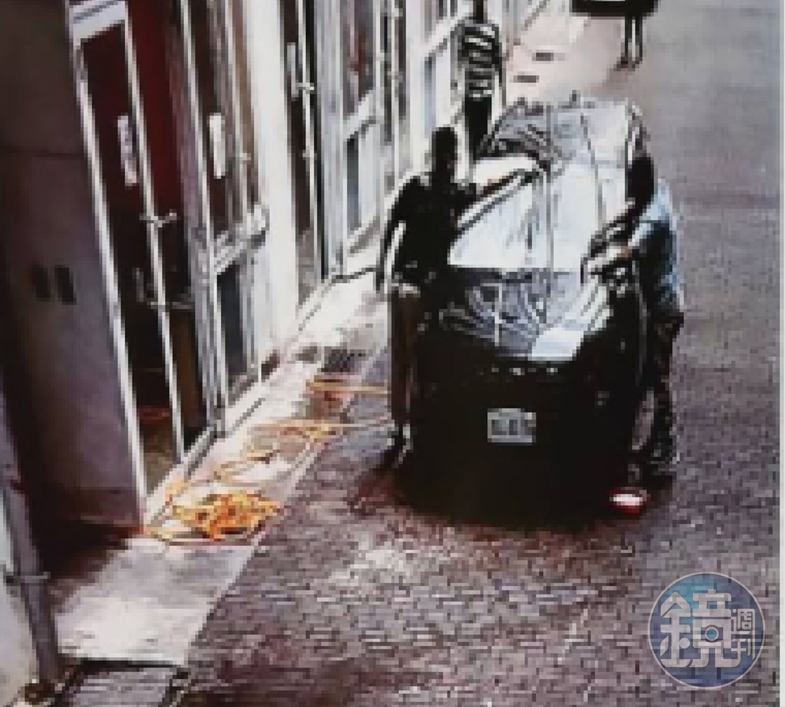 老師遭學生指控上課時間洗車。（讀者提供）