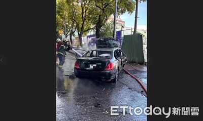 快訊/土城男蛇行拒檢自撞起火!駕駛僅擦傷…疑似毒駕待檢驗