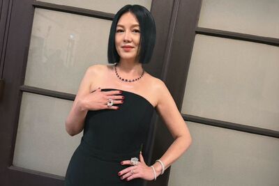 台下全黑衣人！苗可麗上台一開口「大家都沒反應」急打圓場：好難受