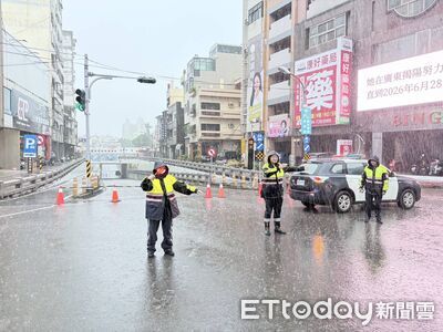 彰化遭豪雨狂炸!民生、曉陽地下道淹水封閉 員基旁馬路成河流