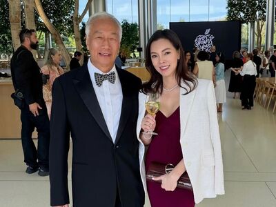 郭董桃色風波後與老婆首同框 曾馨瑩手握百萬愛馬仕宣示主權