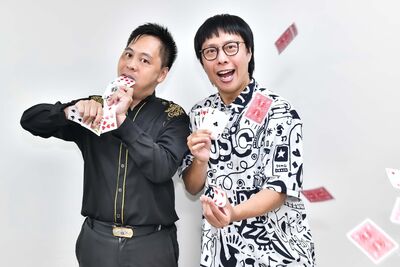魔術師黃信凱 400場感動官兵 金鐘得主張啟樂拜師學藝!