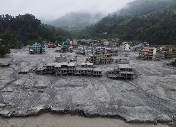 ▲▼尼泊爾、西藏邊境暴洪已造成至少600人死亡，還有近3000人失聯。（圖／路透）