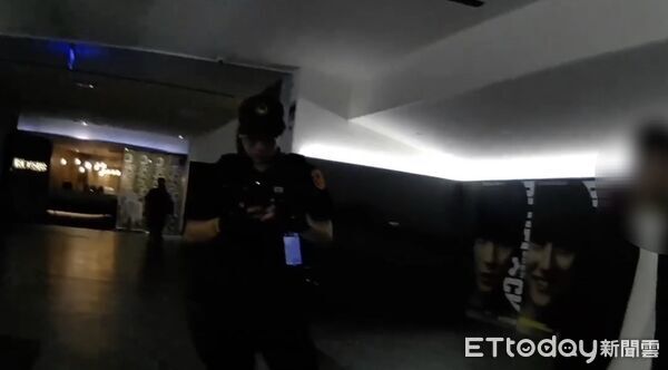 ▲▼手機沒靜音遭制止！高雄2對情侶「散場互毆」　下場慘了全進警局。（圖／記者賴文萱翻攝）