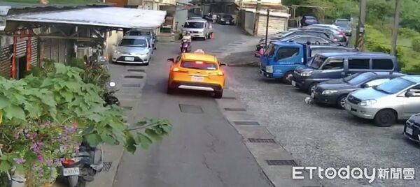 ▲▼瑞芳婦遭詐騙，取款女車手到場面交，警方秒逮人。（圖／記者郭世賢翻攝）