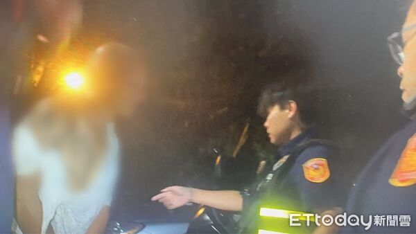 ▲▼盧姓男子騎車因連續交通違規遭警方攔查，經查不但無照還騎註銷車牌，甚至還是一名毒品通緝犯，當場遭壓制逮捕。（圖／記者吳世龍翻攝）