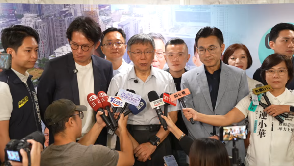▼民眾黨30日在台中舉辦「治理，從地方開始！」系列論壇」，會前柯文哲、黃國昌、江啟臣一同受訪。（圖／民眾黨提供）