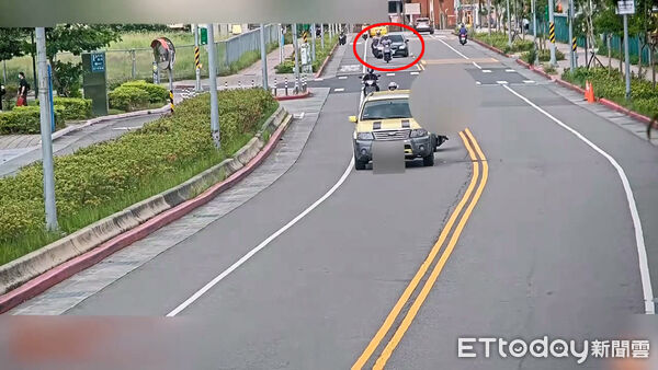 北市BMW擦撞機車逕自開走 外送員攔停怒拍前擋玻璃嗆：下車！