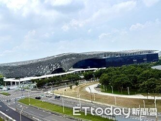 ▲▼台中水湳轉運中心俯瞰綠美圖、會展中心,成為最美觀景台。(圖/台中市政府提供,下同)