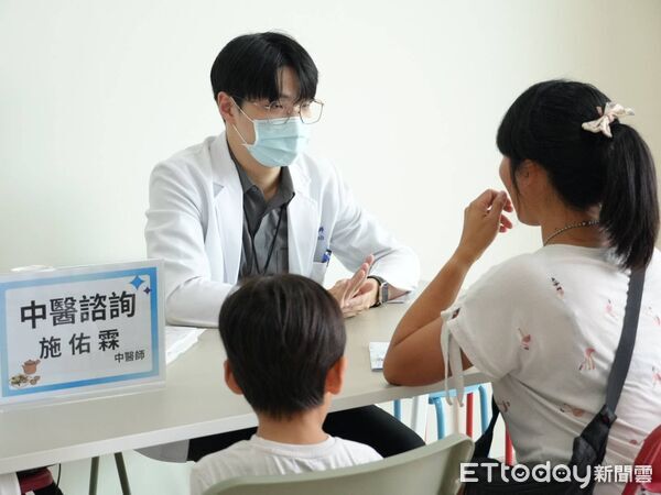 ▲台南市立醫院響應「運動i臺灣」全民運動計畫,舉辦親子運動體驗活動,吸引約600人熱情參與。(記者林東良翻攝,下同)