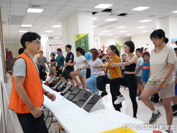 ▲台南市立醫院響應「運動i臺灣」全民運動計畫,舉辦親子運動體驗活動,吸引約600人熱情參與。(記者林東良翻攝,下同)