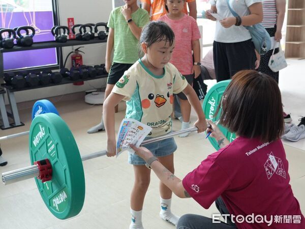▲台南市立醫院響應「運動i臺灣」全民運動計畫,舉辦親子運動體驗活動,吸引約600人熱情參與。(記者林東良翻攝,下同)