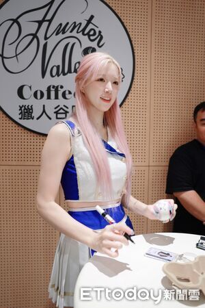 ▲李晧禎受邀網路咖啡品牌擔任一日店長         。（圖／記者吳奕靖翻攝）