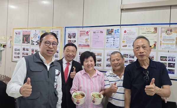 ▲黃世杰走進新住民客廳