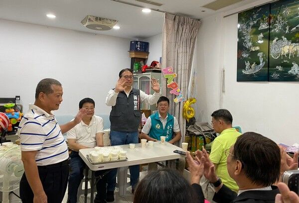 黃世杰走進新住民客廳 端政策聽基層心聲