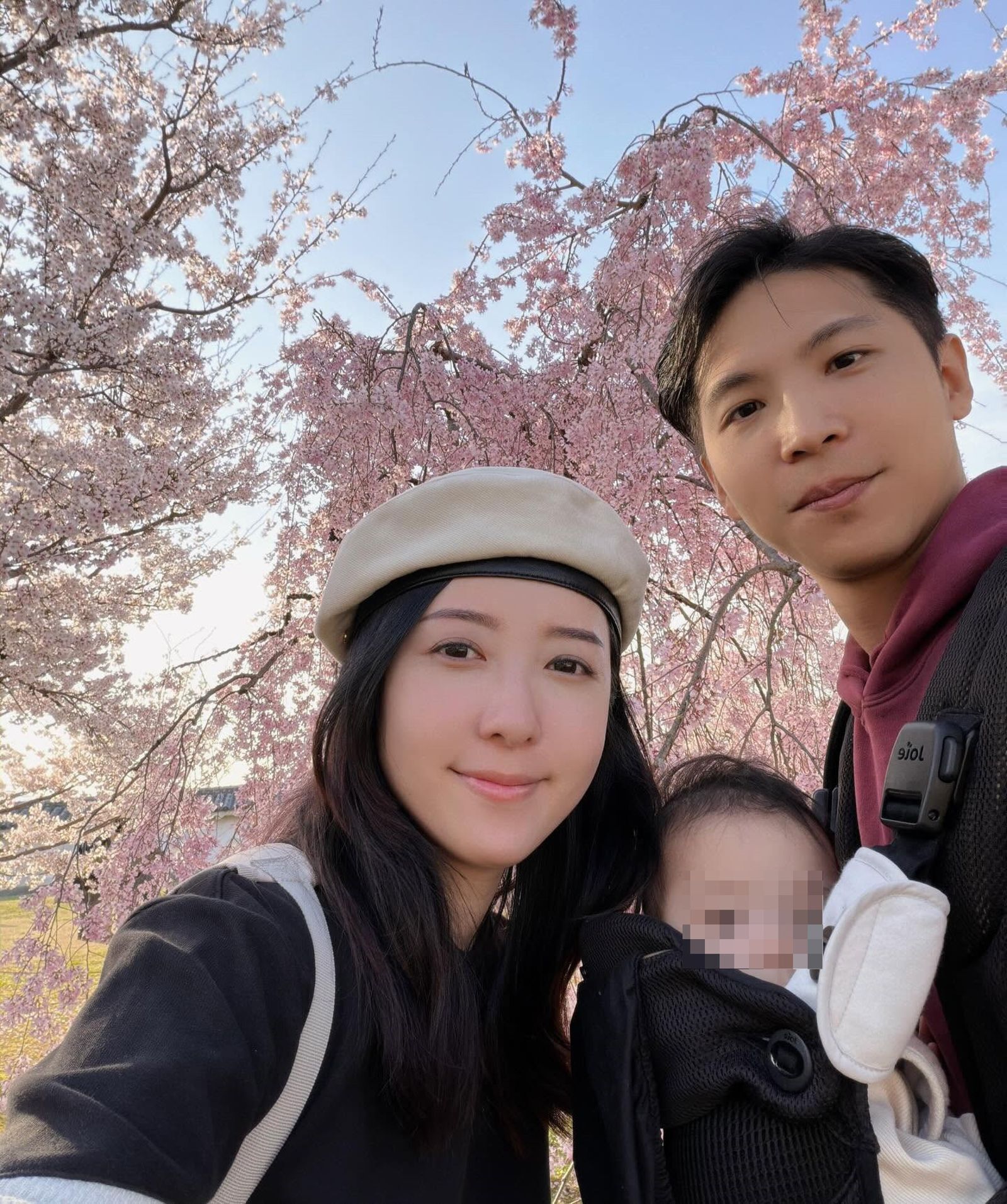五熊今年4月才與丈夫、孩子赴日旅遊賞櫻，結果被比對就是在那時犯下「倒此一油」一案。（翻攝自蔡頤榛臉書）