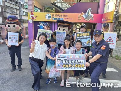 開學第一天萌翻!警察大頭娃娃校門口迎賓 北投警護15校學童