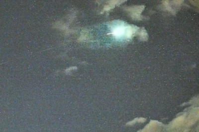 巨大「綠色火球」劃破紐西蘭夜空！　天文奇景畫面曝