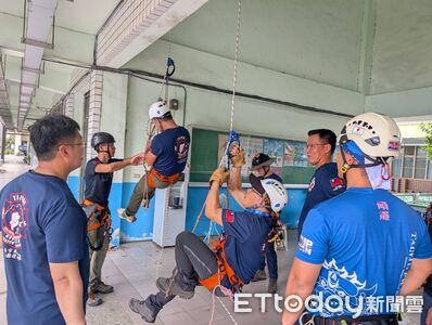 強化深谷陡坡救援能力！　台南玉井山搜義消苦練繩索技術