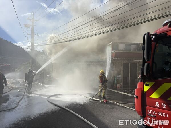 ▲▼基隆七堵平房火警。（圖／記者郭世賢翻攝）