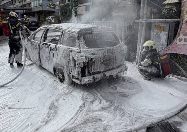 ▲彰化市上午發生火燒車。（圖／民眾提供）