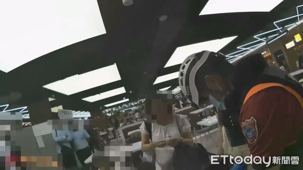 大巨蛋美食街爆衝突！2大叔爭位鋼筷+拳頭互毆 雙雙掛彩送醫