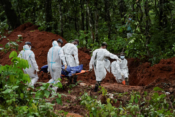 遺體腐爛狂飄屍臭！ 尼泊爾當局急挖坑「集體埋葬」無名屍