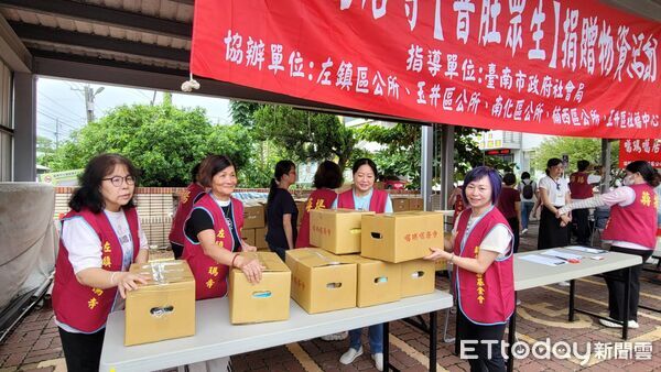 ▲台南左鎮噶瑪噶居寺推動「普肚眾生」計畫，將中元普渡物資打包成福袋，關懷四區弱勢居民。（記者林東良翻攝，下同）