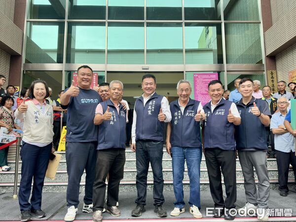 ▲無黨籍台南市議員吳禹寰完成第五屆市議員選舉參選登記，正式投入連任選戰。（記者林東良翻攝，下同）