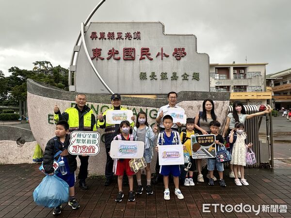 開學安全第一課！東港警啟動護童專案 籲駕駛慢、看、停禮讓