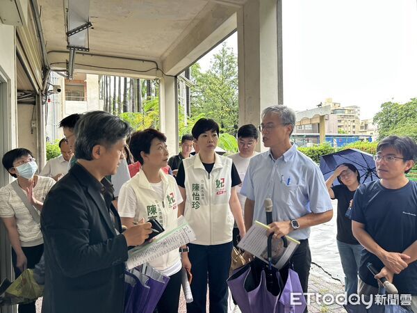 ▲台南市長參選人陳亭妃偕同市議員陳怡珍前往中山國中會勘,爭取推動全國首創K-12舞蹈教育基地。(記者林東良翻攝,下同)