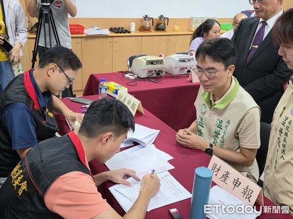 ▲温世政完成南投縣長參選登記，主張發展科技園區、成立青年發展局。（圖／記者高堂堯攝）