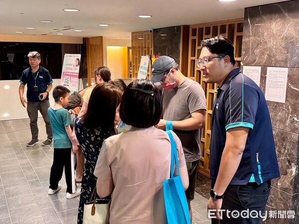 ▲中嘉寬頻|三冠王.雙子星在安南區舉辦社區推廣活動,介紹「台南家生活+窩福微型親子生活圈服務平台」。(記者林東良翻攝,下同)