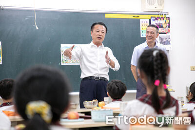 翁章梁宣布免費午餐上路　加碼6.3億翻新校園廁所