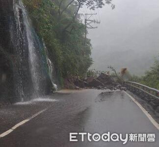 快訊/豪雨狂炸!南橫桃源段「邊坡坍方」慘況曝 緊急封路搶修