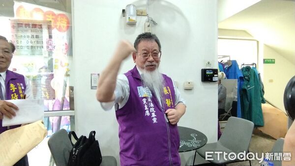 ▲▼ 比柯志恩、賴瑞隆早！他搶頭香登記參選高雄市長　自許市長第一位。（圖／記者賴文萱翻攝）
