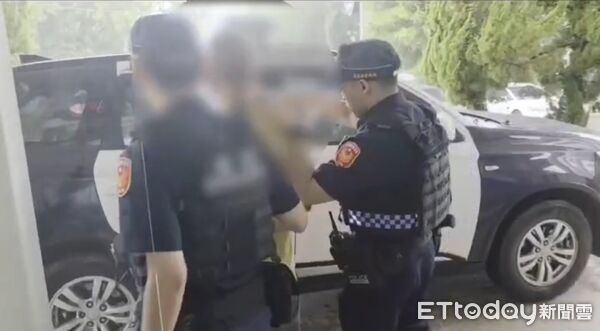 ▲▼花蓮男子擅自闖入管制區，又撞壞柵欄離去。（圖／玉里警分局提供，下同）